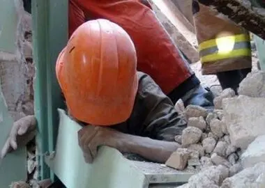 سقوط دیوار بر روی کارگر بوکانی/ مصدومیت شدید کارگر