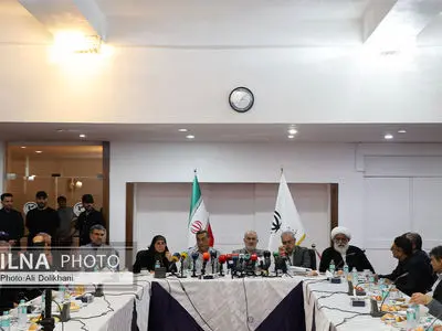 نشست ویژه ستاد مدیریت بحران هرمزگان با حضور معاون اجرایی رئیس‌جمهور، وزرای راه و نیرو و استاندار