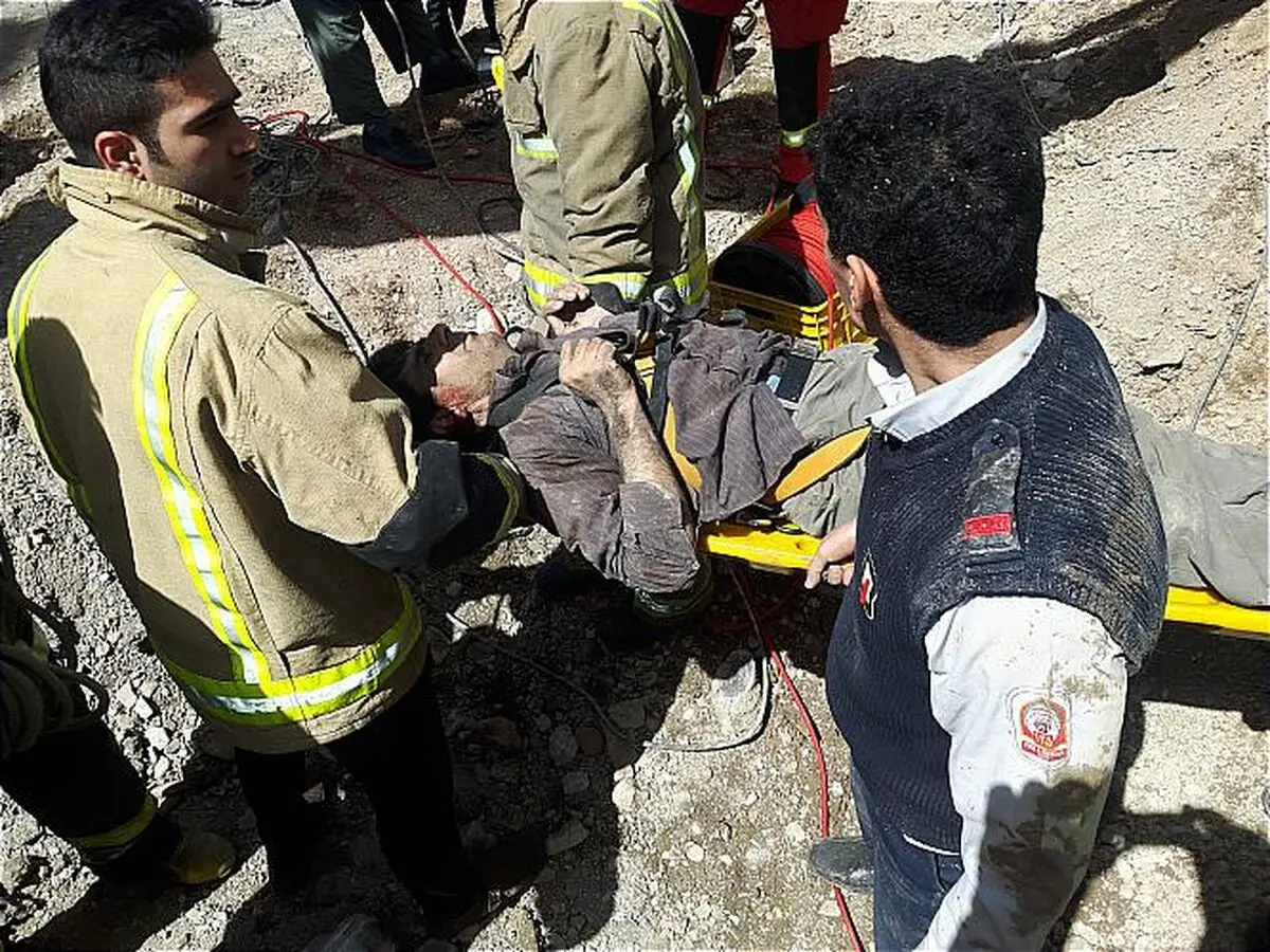 سقوط کارگر جوشکار به عمق 13 متری چاه