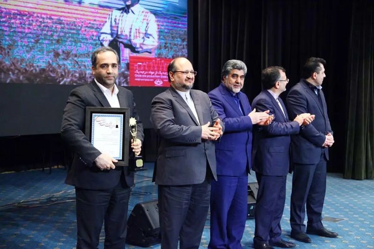 تجلیل از بانک رفاه به عنوان برند پیشتاز در جشنواره قهرمانان صنعت ایران 