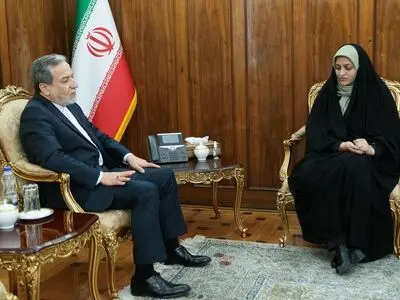 دیدار سرکنسول جدید ایران در آلماتی با عراقچی 