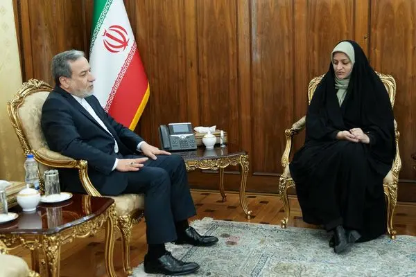 دیدار سرکنسول جدید ایران در آلماتی با عراقچی 