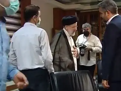 پشت صحنه یکی از برنامه های بدون تعارف رییس جمهور شهید + فیلم