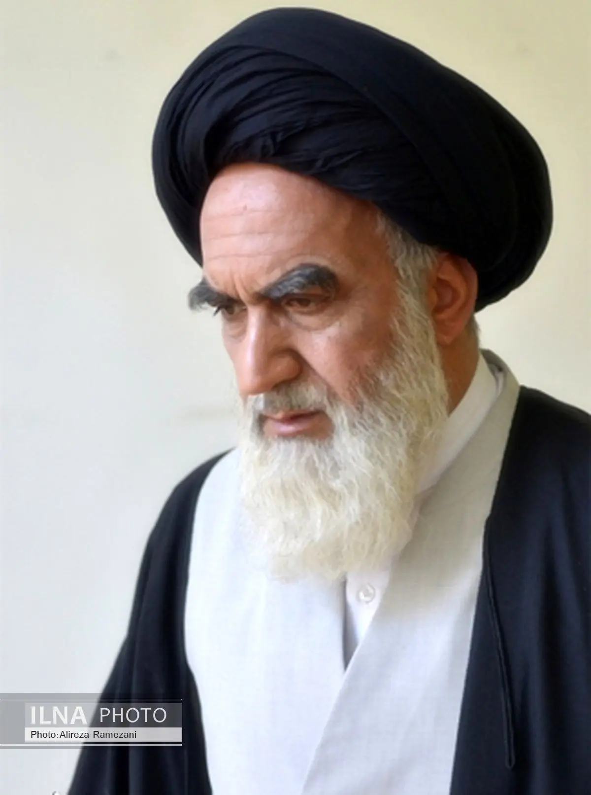 تصویر بازیگر نقشِ امام خمینی در "معمای شاه" منتشر شد