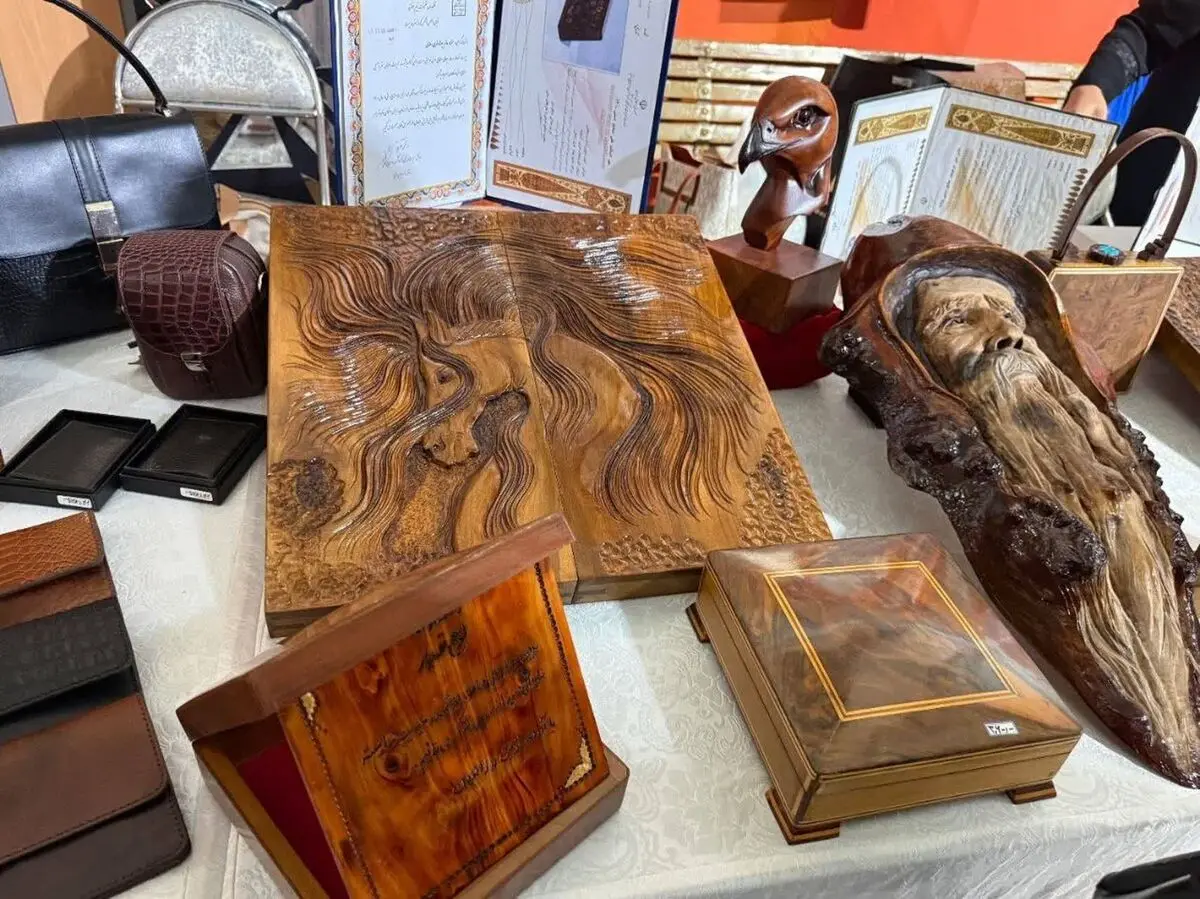 پرداخت بیش از ۷۰ میلیارد تومان تسهیلات کم‌بهره به هنرمندان صنایع دستی آذربایجان غربی 