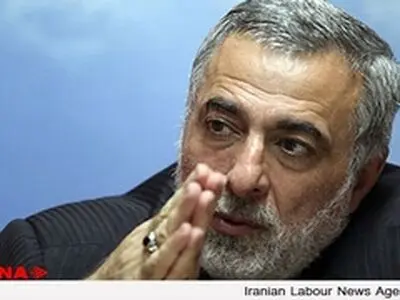 با تضعیف تیم هسته‌ای مخالفم