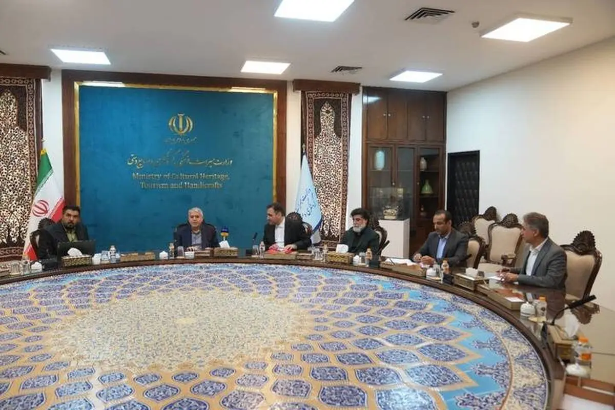 نشست وزیر میراث‌فرهنگی، گردشگری و صنایع‌دستی با سرمایه‌گذاران/ تاکید بر تسریع در رفع موانع اجرایی