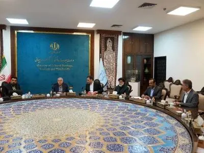 نشست وزیر میراث‌فرهنگی، گردشگری و صنایع‌دستی با سرمایه‌گذاران/ تاکید بر تسریع در رفع موانع اجرایی