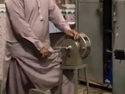 روش عجیب بیدار کردن مردم پاکستان برای سحر + فیلم