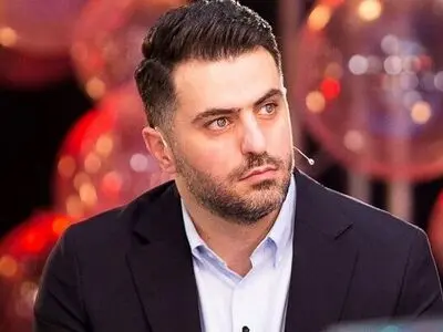 علی ضیا با ویژه برنامه نوروز به شبکه نمایش خانگی آمد