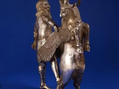 اشیاء توقیفی در ایذه تاریخی نیستند/پرونده سرقت از پایگاه میراث فرهنگی ایذه در دست بررسی است