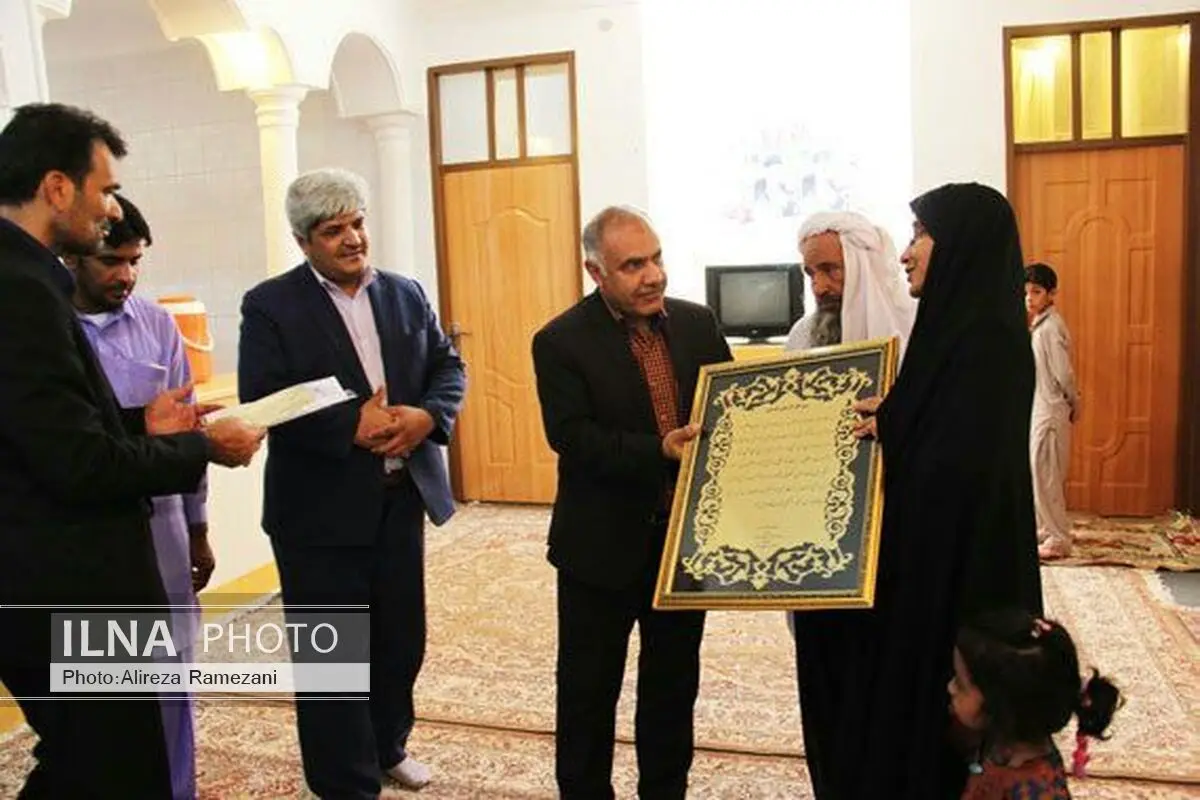 اهدای یک باب منزل مسکونی به خانواده معلم فداکار خاشی