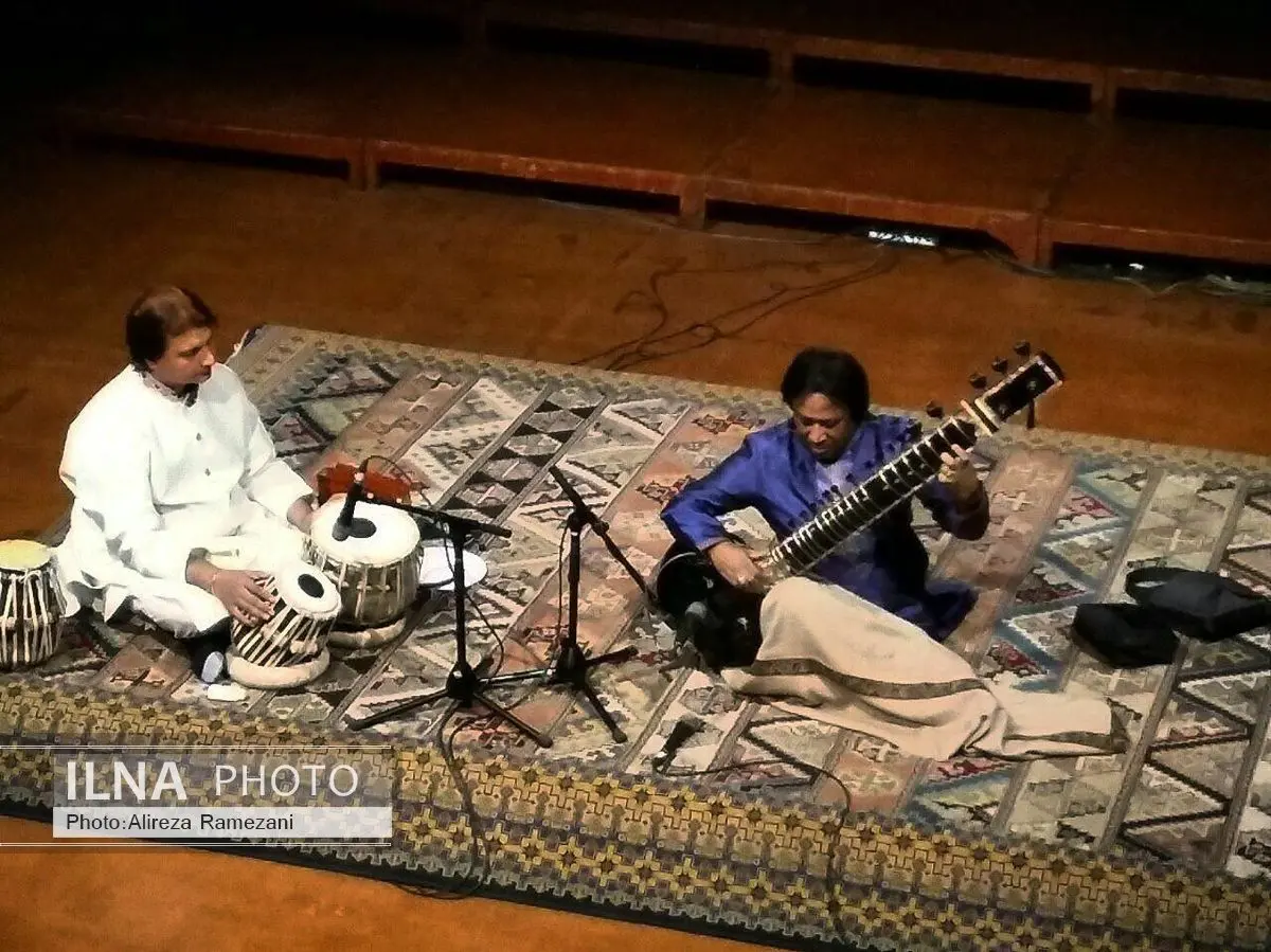 نوازنده هندی زنگ آغاز جشنواره سی و دوم را به صدا در آورد