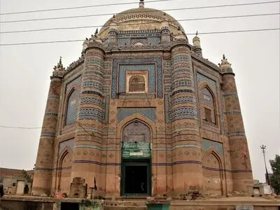 شعری مرتبط با میلاد نبی (ص) بر مقبرۀ عارف ایرانی در شهر مولتان پاکستان
