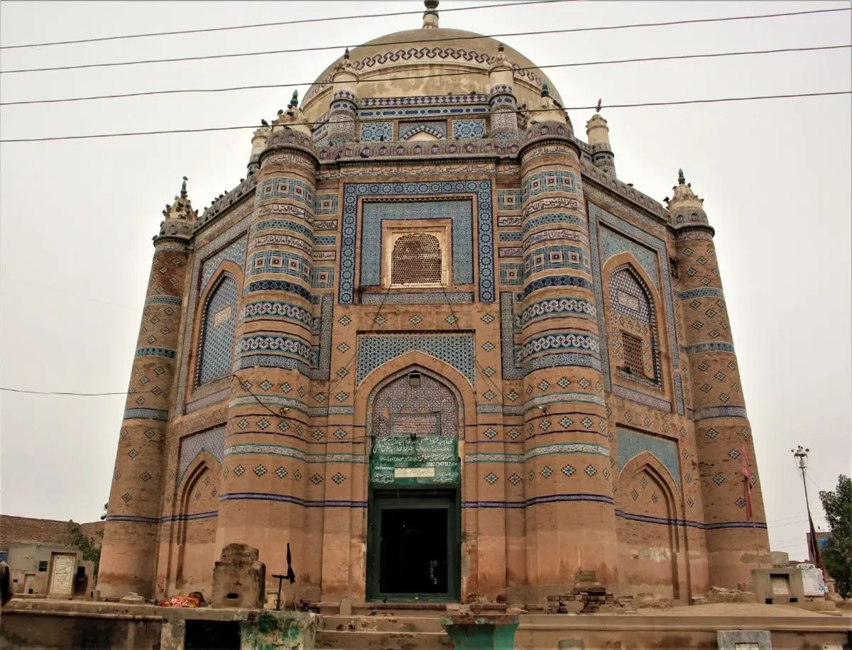 شعری مرتبط با میلاد نبی (ص) بر مقبرۀ عارف ایرانی در شهر مولتان پاکستان