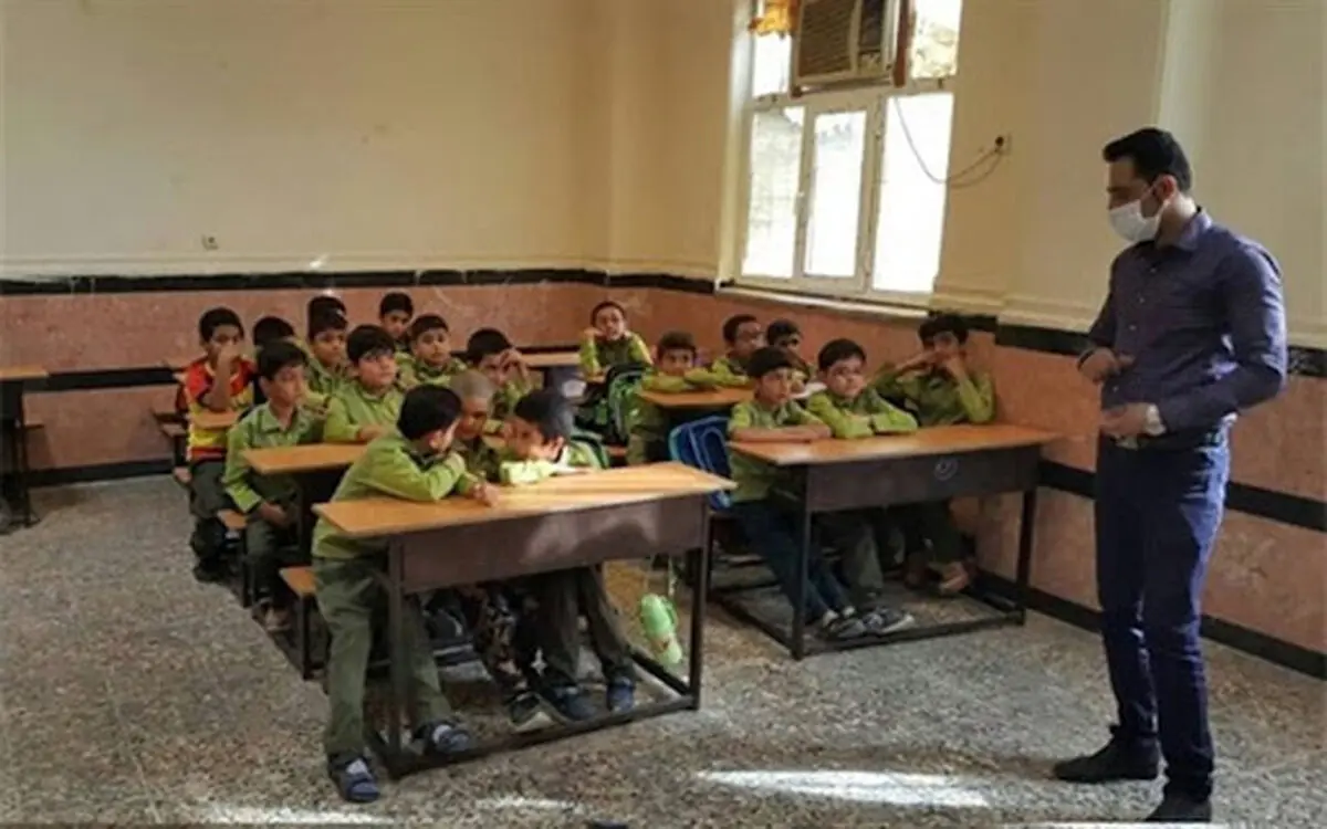 فقط ۴.۷۴ درصد فرهنگیان در پست‌های اداری شاغل هستند