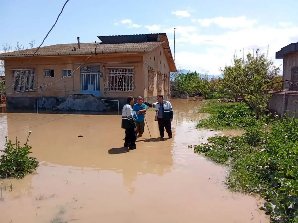 خروج آب و گل و لای از منازل مسکونی درگلستان از اولویت کاری ما است