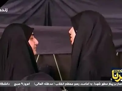 دختران رئیسی و سردار سلیمانی در مراسم تشییع رییس‌جمهور + فیلم 