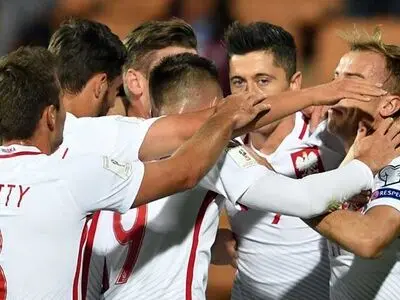 در شب آتش بازی لواندوفسکی؛ لهستان در یک قدمی صعود