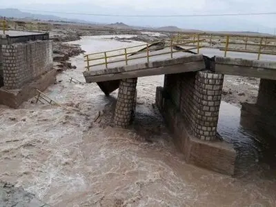 راه ارتباطی جاده چم سورک و کنارگذار در گیلانغرب قطع شد 