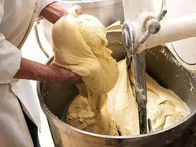 افزایش دورریز خمیر نانوایی‌ها با قطعی ناگهانی برق/ کاهش سهمیه آرد نانوایان با محاسبات نادرست 