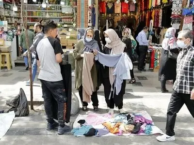 بازار اجاره پیاده‌رو در تهران حسابی داغ شد!/عکس