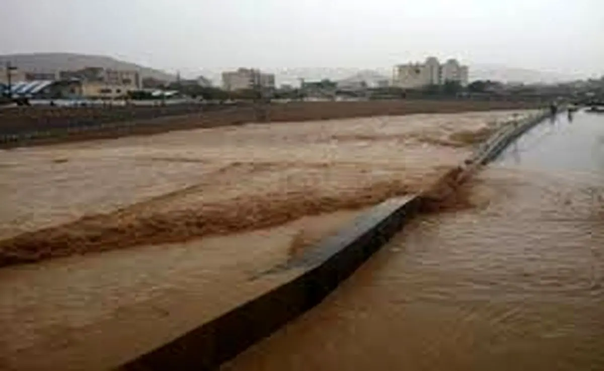  آب گرفتگی روستاهای استان فارس و خطر ریزش کوه 