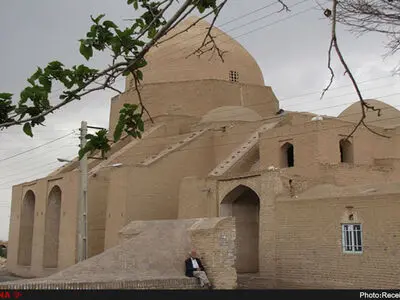 سرقت کاشی‌های حمام روستای حسین آباد زواره متعلق به ۲۰ سال قبل است