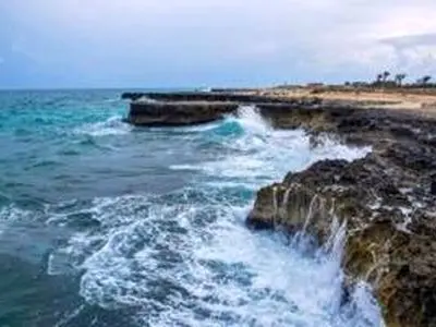 صدور هشدار دریایی سطح نارنجی در دریای عمان / پیش‌بینی وزش باد شدید و افزایش ارتفاع موج