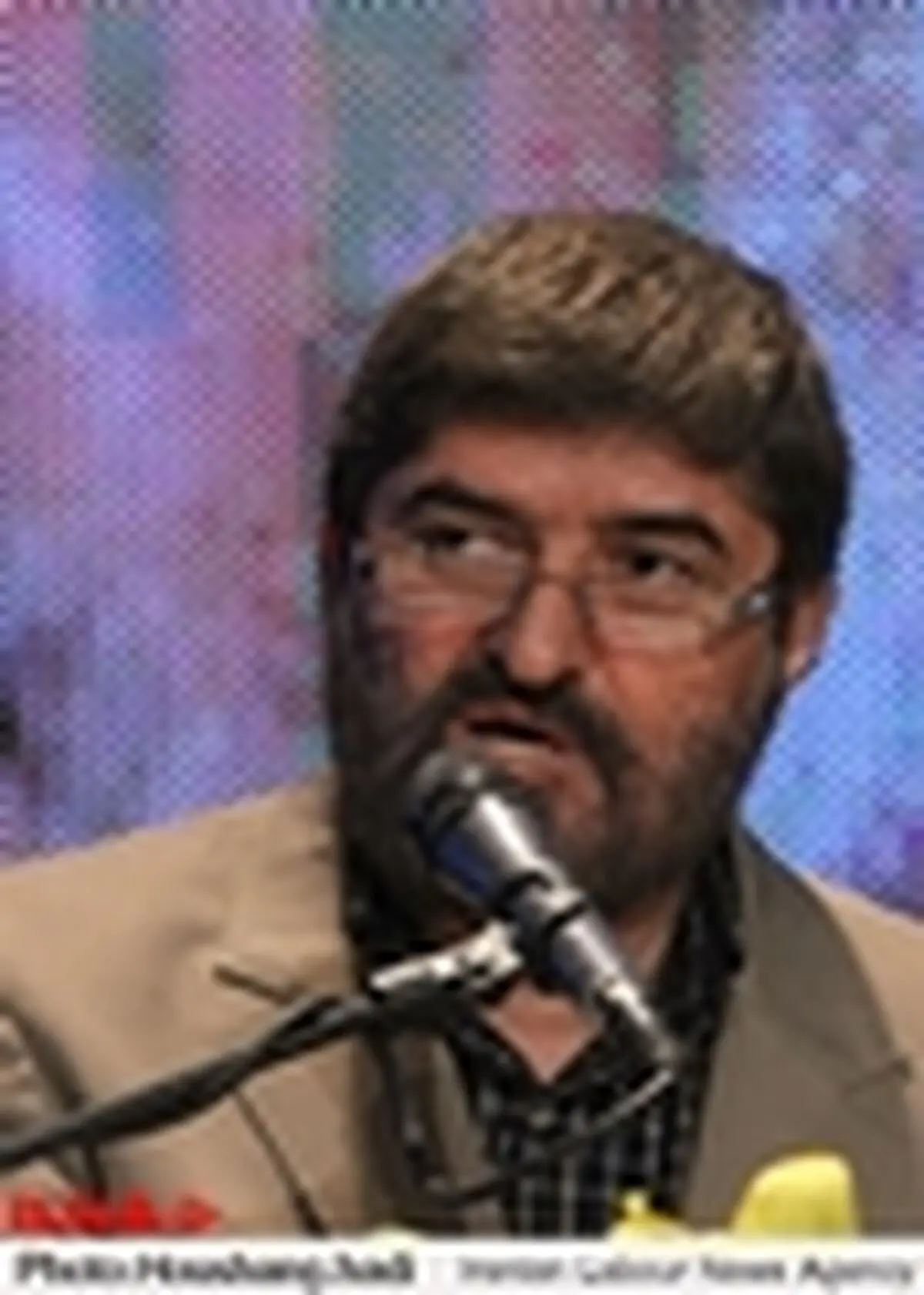 روزنامه‌نگاران زندانی باید آزاد شوند