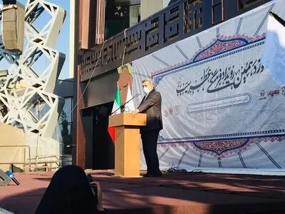 پرچم عزای امام حسین (ع) در تهران به اهتزاز درآمد