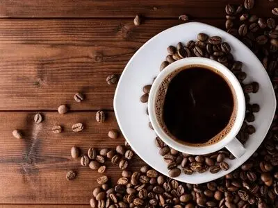 چگونه عوارض جانبی کافئین را کاهش دهیم؟