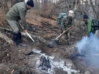 عملیات مهار آتش جنگل‌های الیت مرزن‌آباد با حضور سه بالگرد