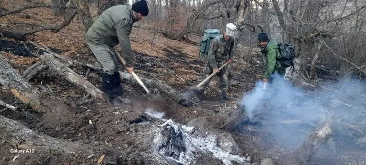 عملیات مهار آتش جنگل‌های الیت مرزن‌آباد با حضور سه بالگرد