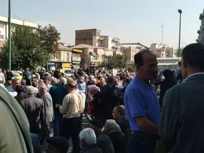 تجمع بازنشستگان فولاد مقابل ساختمان مجلس