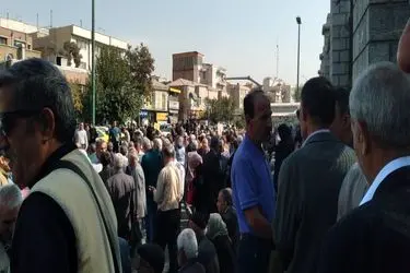 تجمع بازنشستگان فولاد مقابل ساختمان مجلس
