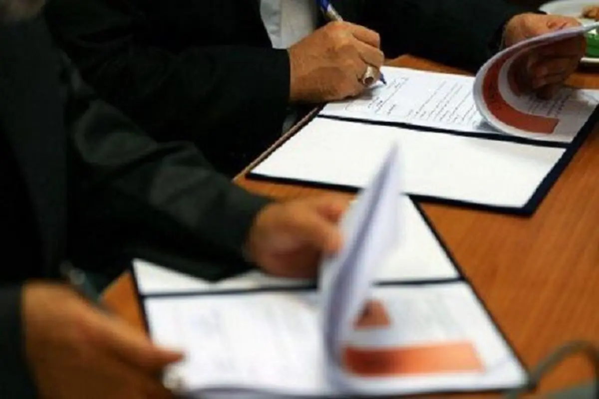 امضای موافقت‌نامه همکاری با یک شرکت خودروسازی برای جایگزینی تاکسی‌های فرسوده با برقی