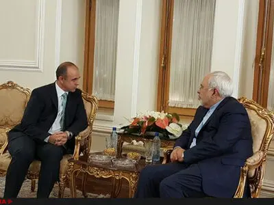 تقدیم رونوشت استوارنامه سفیر جدید رومانی به ظریف