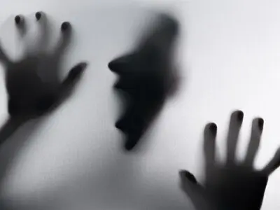دست‌درازی پزشک مشهور به دختری که بیمارش بود