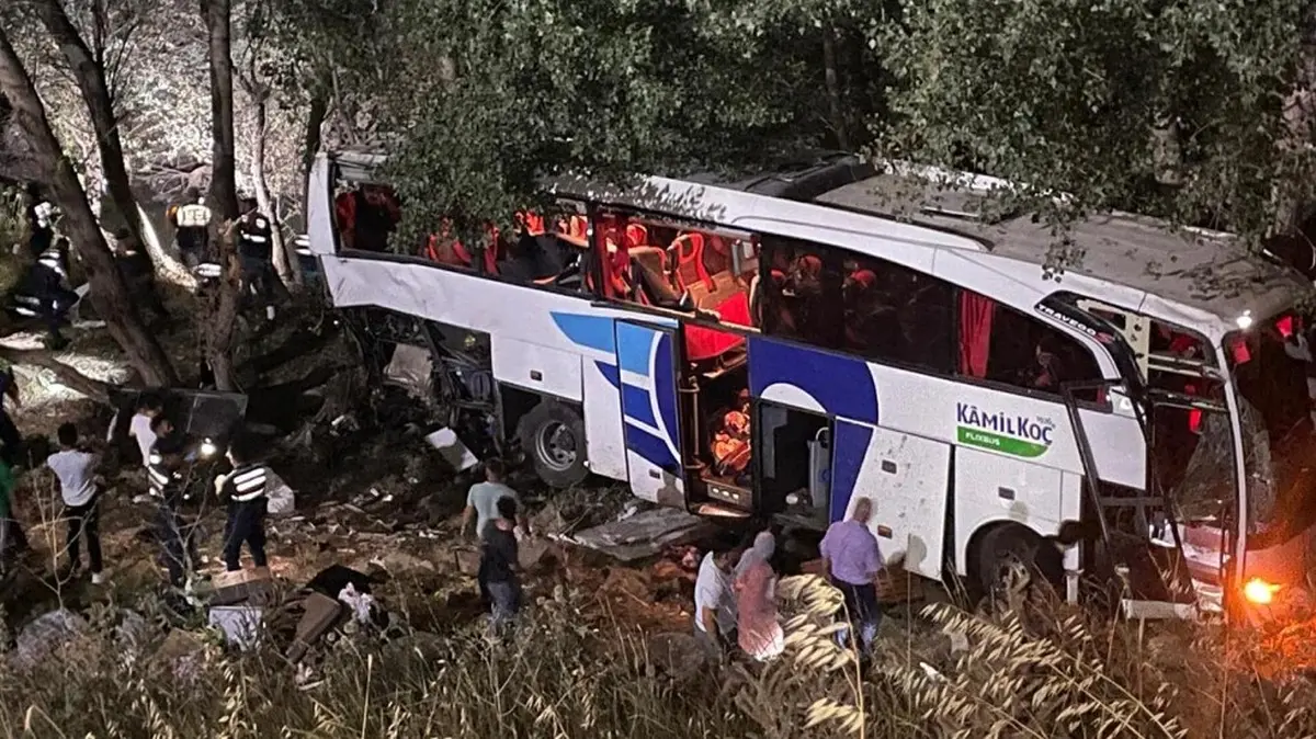 کشته و زخمی شدن ۳۱ تن در سانحه مرگبار رانندگی در ترکیه