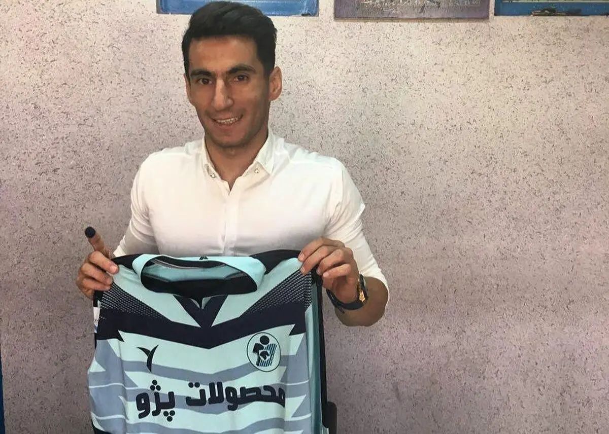 مدافع راست مدنظر استقلال هم با پیکان امضا کرد