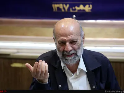 می‌خواهند هر اتفاقی برای ۹۰ درصد جامعه بیفتد، اما خار به چشم ثروتمندان نرود/ وضعیت سال ۹۸ بستگی به تقاضا دارد/ مسائل اقتصادی با گفت‌وگوهای عامیانه حل نمی‌شود
