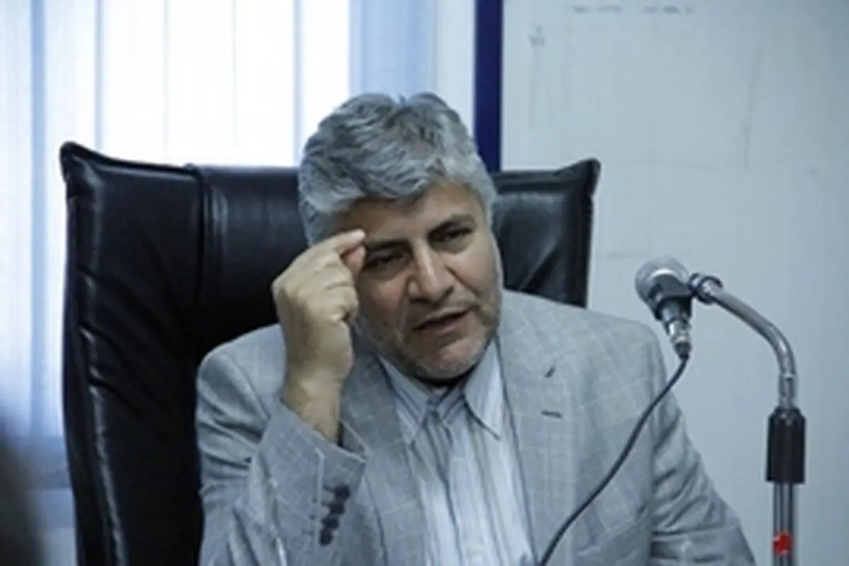 شأن خبرنگار و مطبوعات، تمجید و ثناگویی نیست