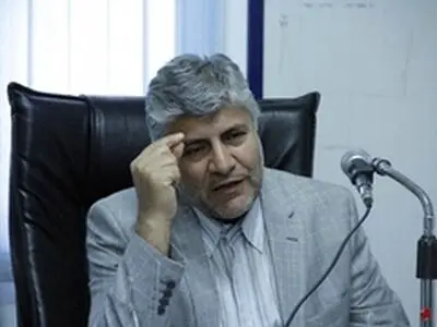 شأن خبرنگار و مطبوعات، تمجید و ثناگویی نیست