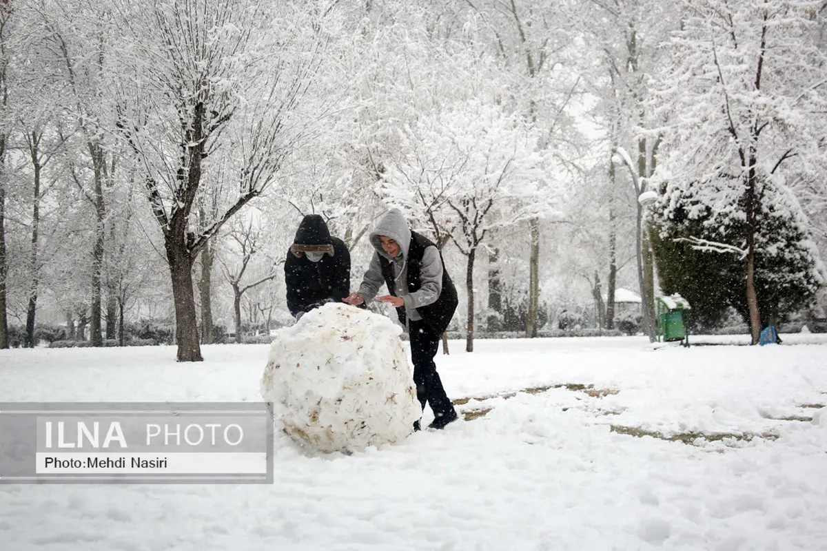  برف بازی بازیکنان تیم فوتبال تراکتور + فیلم