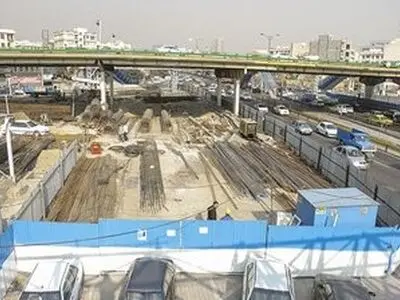 بخش اصلی سقف زیرگذر کوی نصر احداث می‌شود / انتقال موقتی ترافیک مسیر تندروی شرقی بزرگراه چمران  در تقاطع آل‌احمد به مسیر کندروی شرقی