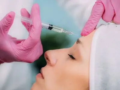 هشدار درباره تزریق فیلرهای پوستی در سنین پایین