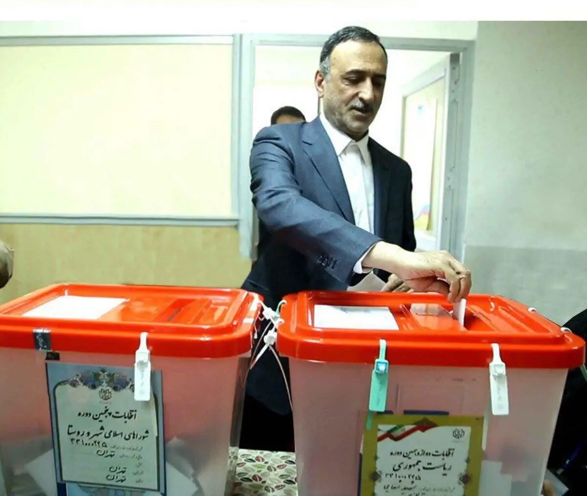وزیر آموزش و پرورش در انتخابات شرکت کرد