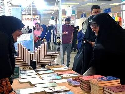 بازدید معاون زنان رئیس‌جمهور از نمایشگاه کتاب 