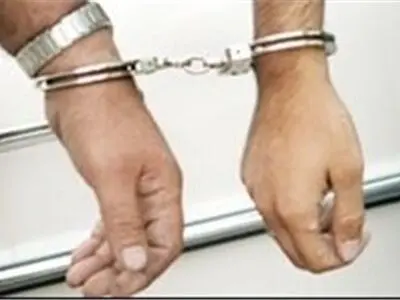 سارق حرفه‌ای لاستیک خودروهای شاسی بلند دستگیر شد